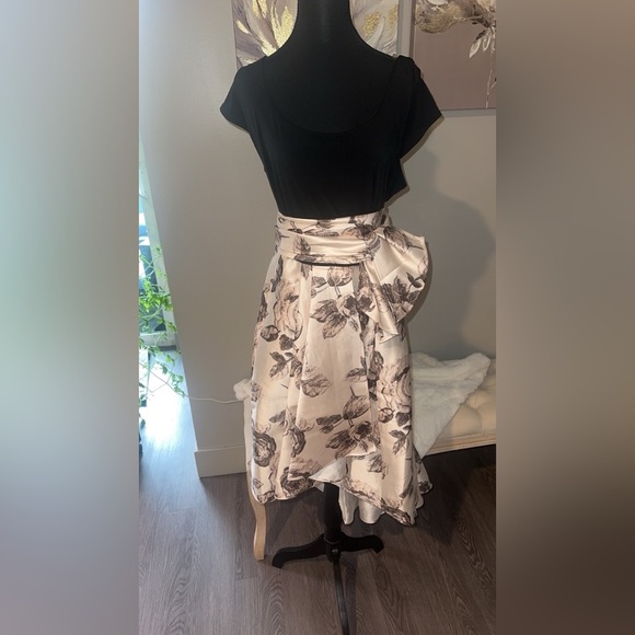 NWT Classy Women’s Dress w/ Versatile Tie - Picture 2 of 4